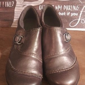 Clarks Collection Womans 9  Brown slip on shoe